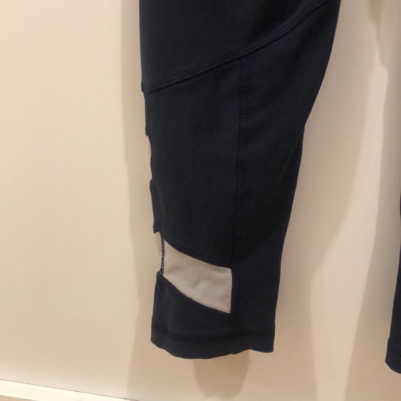 Zobha dark blue and cream athletics capris. - Picture 5 of 7